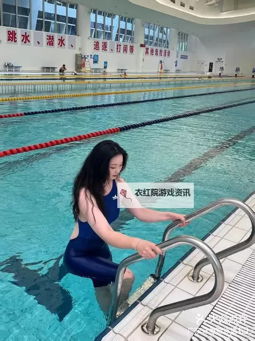 在水里被游泳教练干视频网站的精彩瞬间分享图2