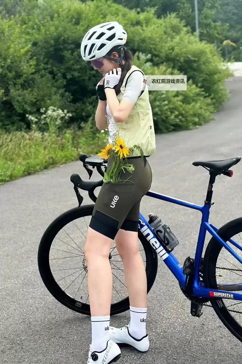 坐在有木棒的马鞍上难受：骑行中的苦涩体验图1