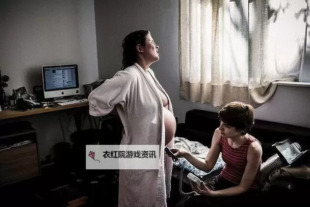 孕妇趟开大BB的关键时刻：迎接新生命的感动瞬间图1