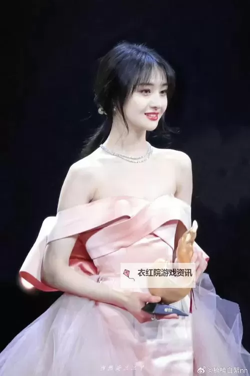 郑爽给爸爸发888:温馨时刻彰显真情厚意图1