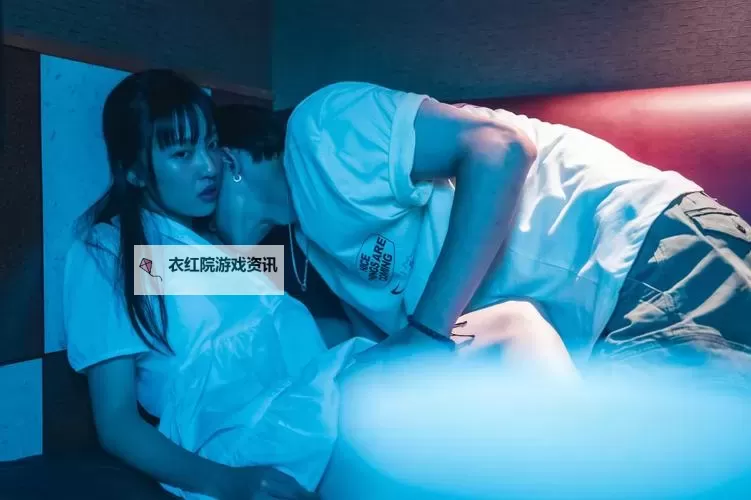 男生和女生打扑克不盖被子的视频在线看：欢乐瞬间尽在其中图1