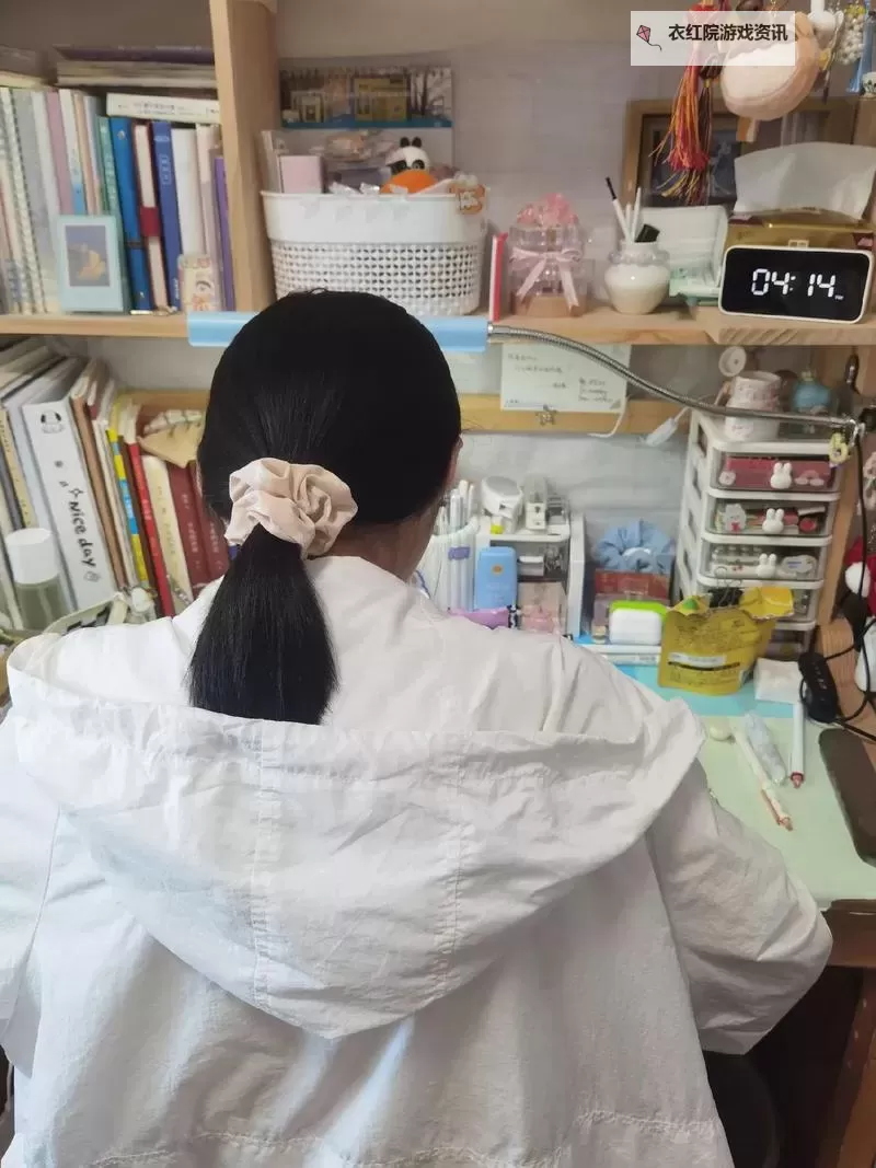 【趣味分享】坐在学长的紫根上写作业视频曝光，萌态十足！图1