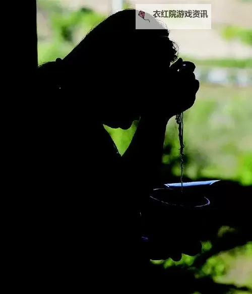 探索美丽岁月：中年人体艺术的魅力与表达图1