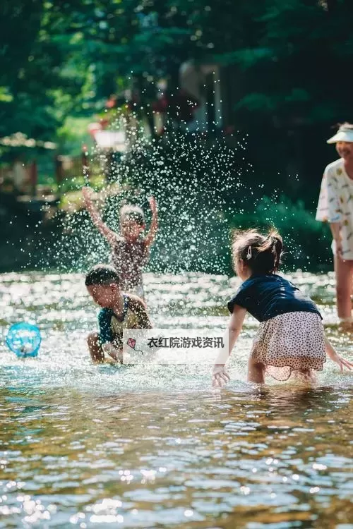 别玩了，喷水了：别再调皮了，小心惹麻烦图1