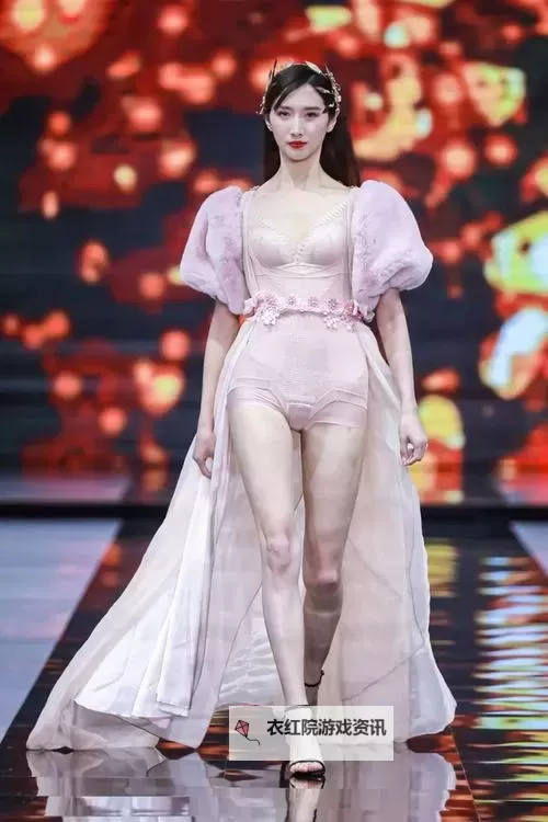 璀璨之夜：中国模特内衣秀引领时尚新潮图1