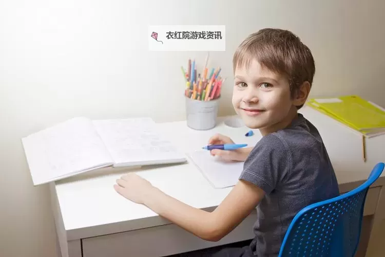 偷偷的温馨时光:我坐在学长的上面写作业图1