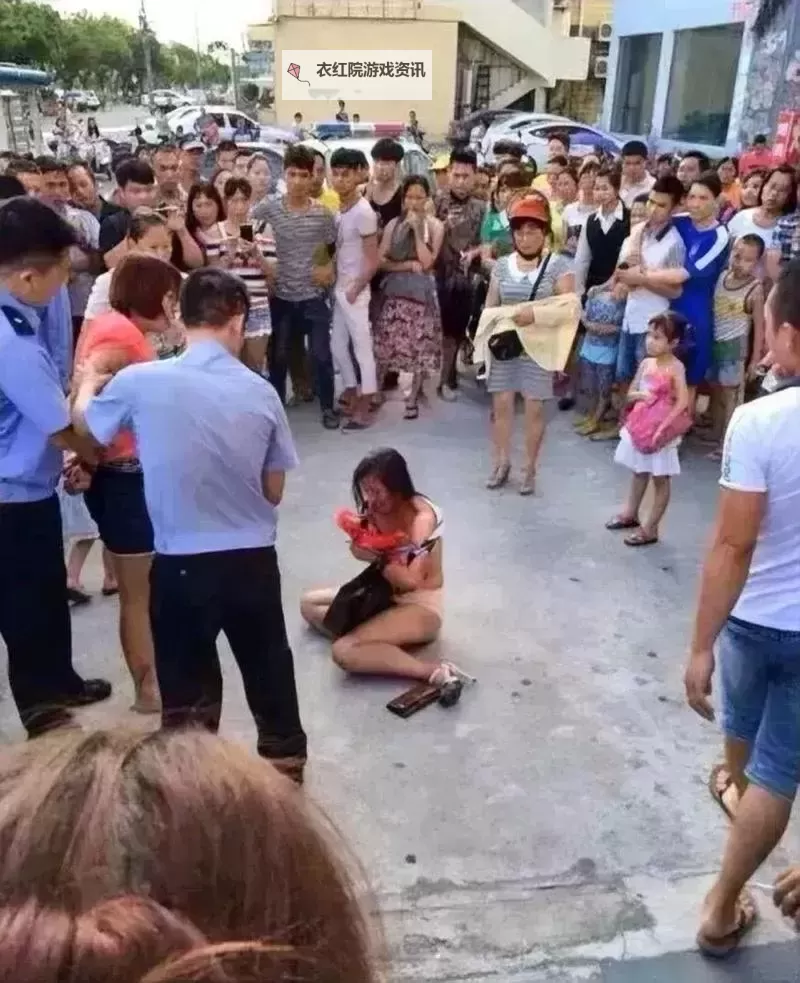 自贡女子遭夫妻两人殴打扒衣事件引发关注图1