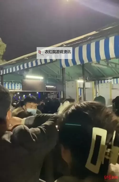 在人多的地方被C：尴尬瞬间的真实故事图1