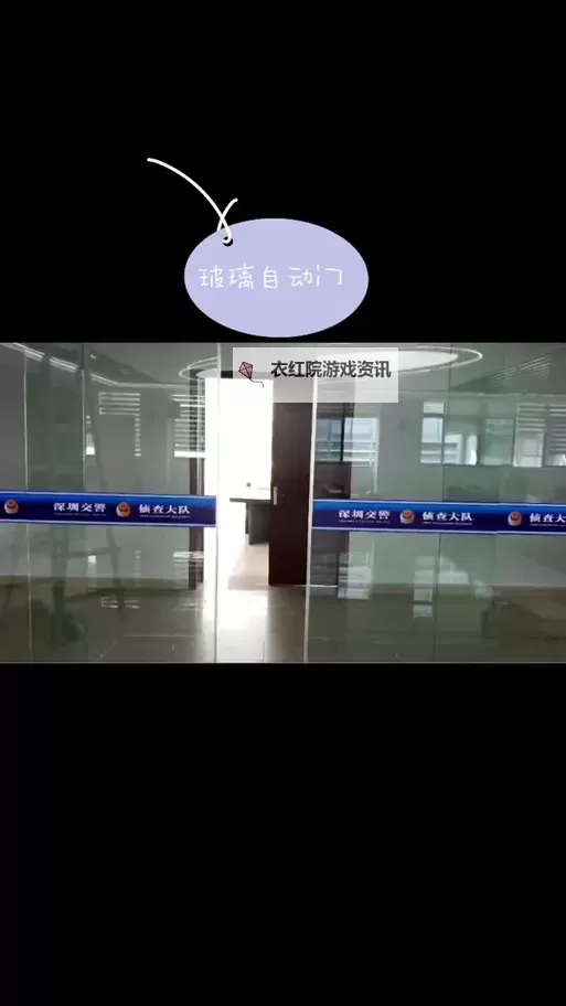 张警官头撞玻璃高清视频播放引发热议图1