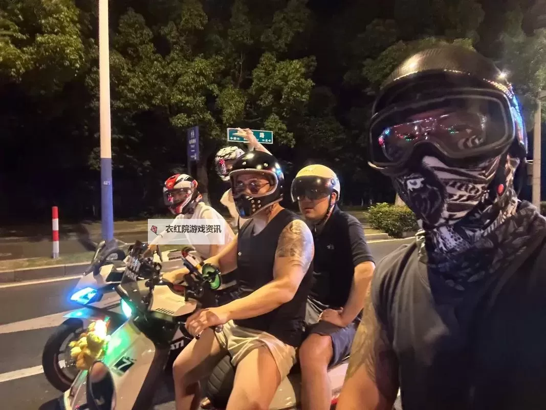 在摩托车上面要了我：那场难忘的邂逅图1