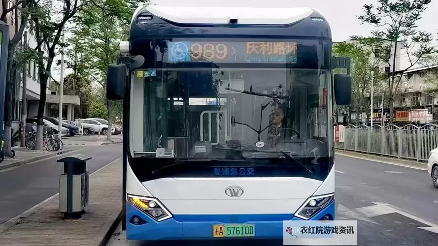 在公交车一个接一个高C的奇幻旅程图1