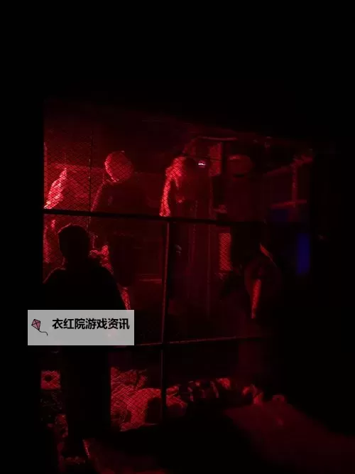 在鬼屋被工作人员CH：恐怖体验揭秘图1