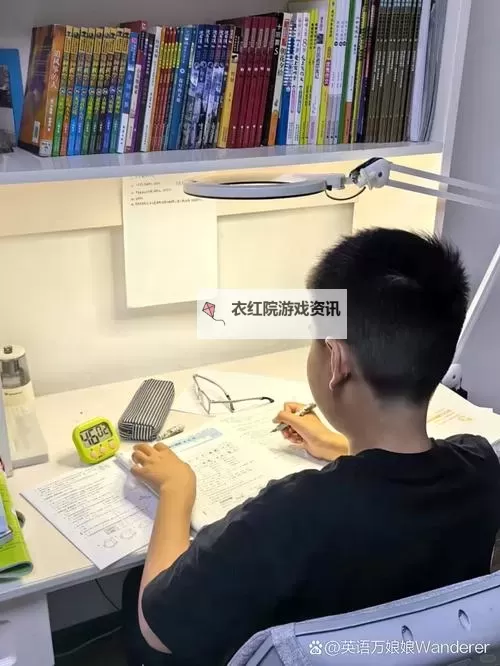 奇趣校园趣事：我竟然坐在学长的上面写作业图1