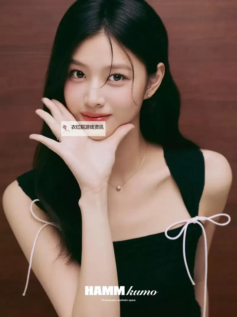 夜幕下的屏幕风景：免费韩剧性感美女的回眸与谜样爱图1