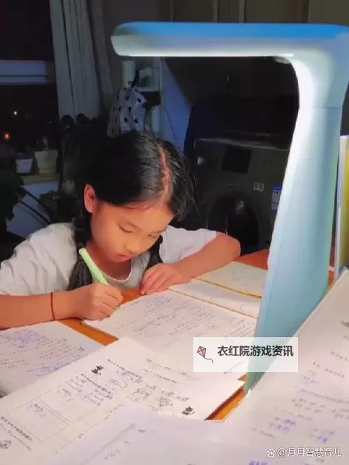 奇趣校园：我居然坐在学长的大东西上做作业的搞笑经历图1